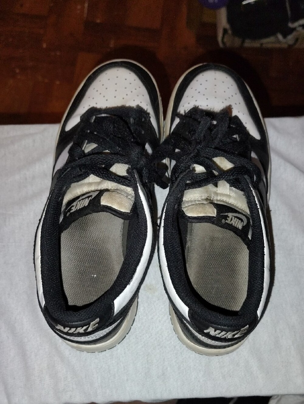 Nike Black and White Low-Top Sneakers with Swoosh - Picture 5 of 7